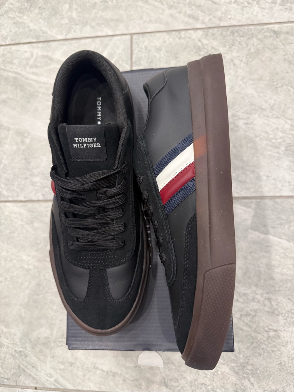 New Tommy Hilfiger Mens Sz 10 Black Low top shoes